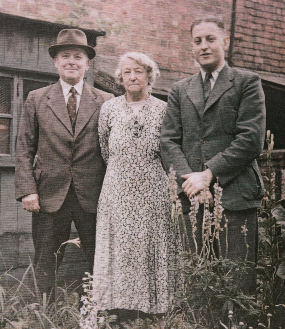 William, Sarah & Ron Cufflin. Click to enlarge