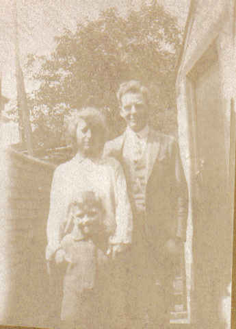 Ran Beechey, Connie & Ron Cufflin. Click to enlarge