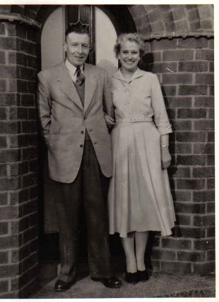 Ken Dickens & Phyllis Cufflin. Click to enlarge